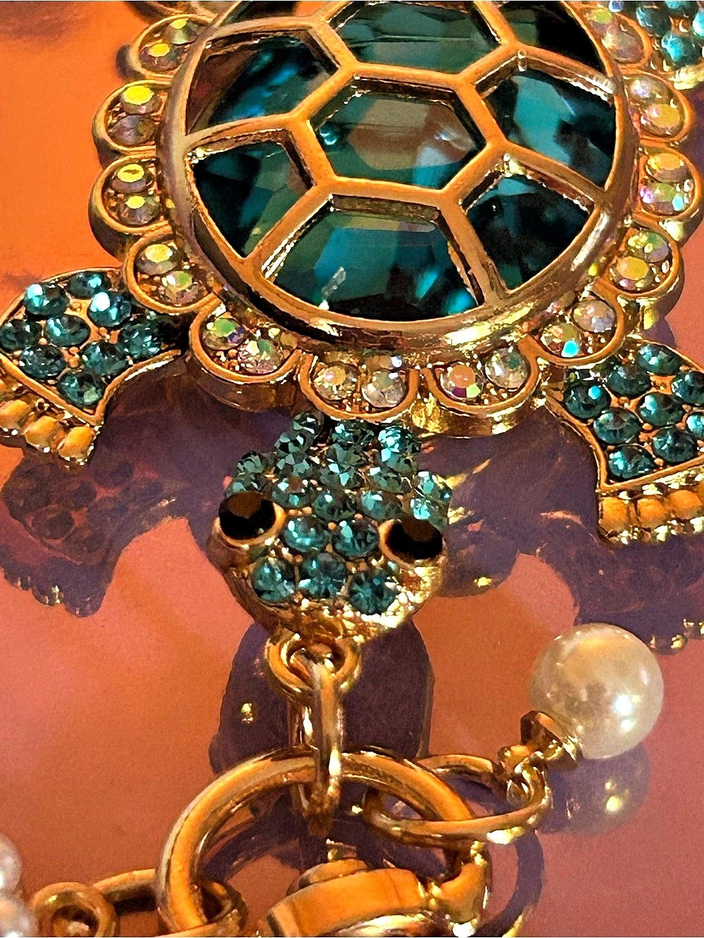 Turtle Rhinestone Keychain in Gold & Green - Picture 4 of 7